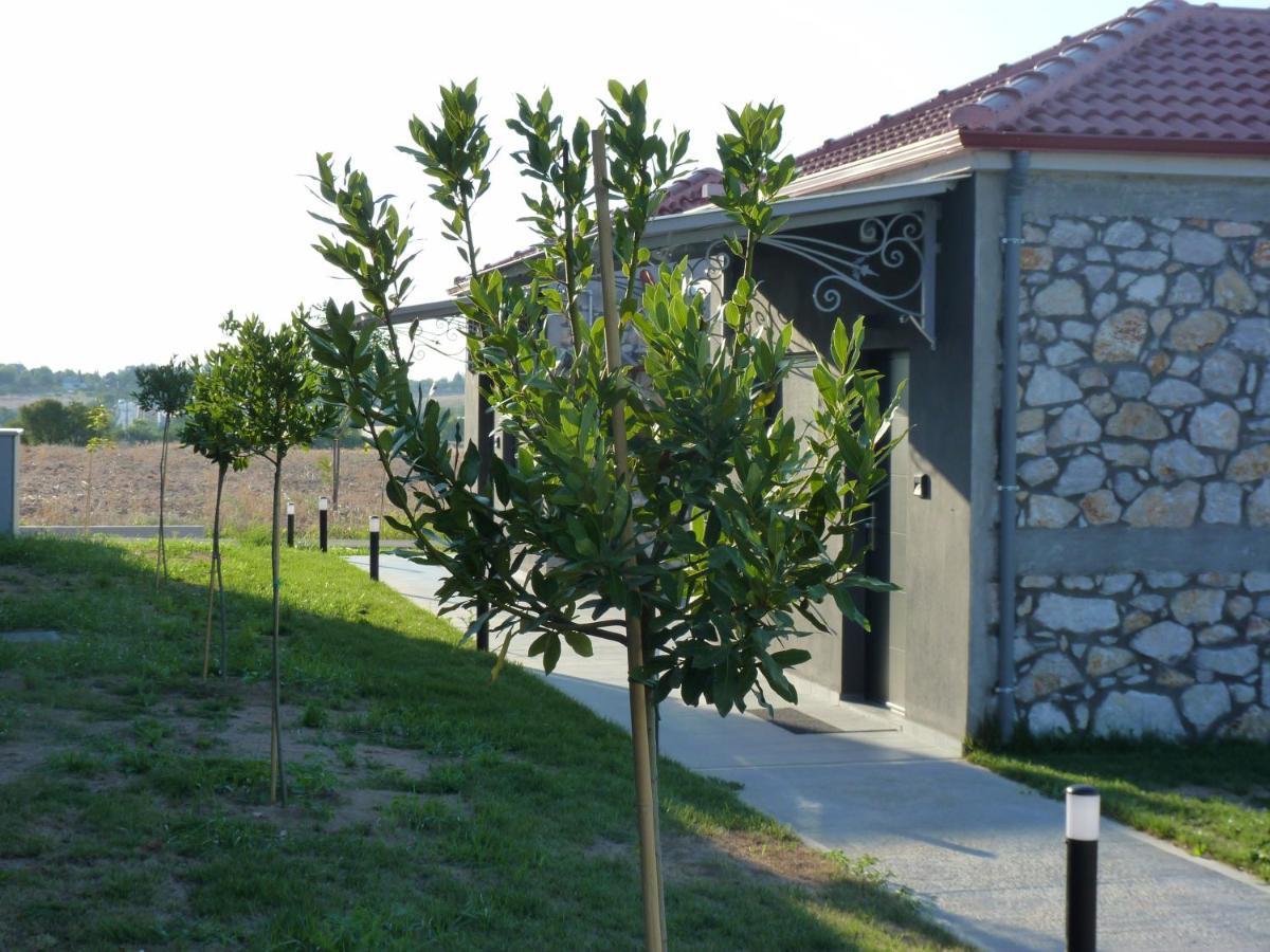 Comfort Suites & Rooms Larissa Exterior photo